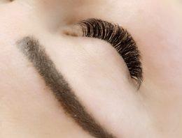 What Lash Stylists and Ophthalmologists Say about Eyelash Extensions