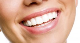 Tips to Turn Your Teeth White at Home During Holidays
